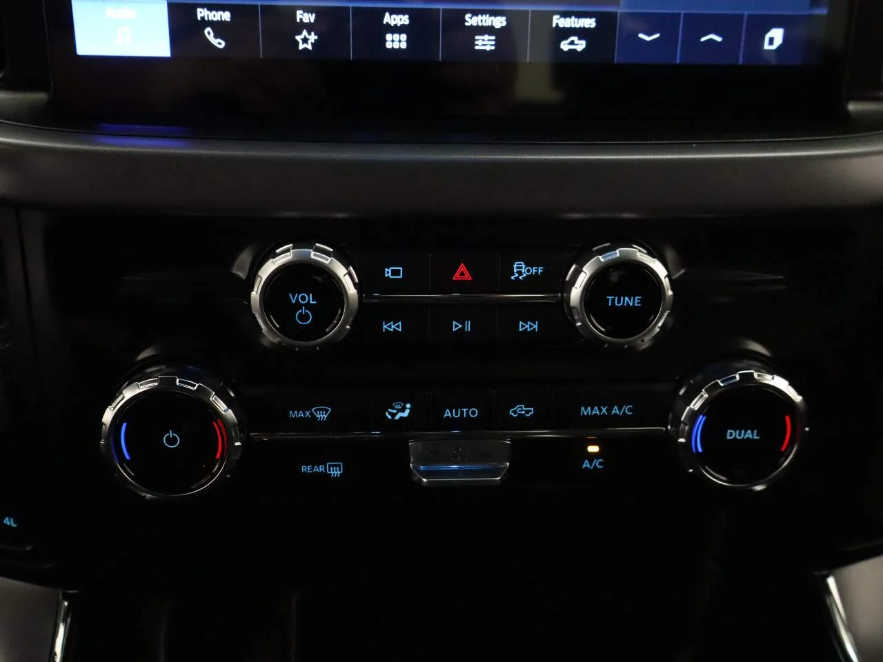 New 2026 Agate Black Metallic Ford XLT image 10