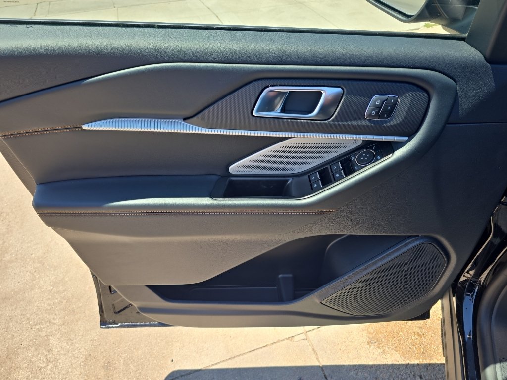 New 2026 Agate Black Metallic Ford Tremor® image 11