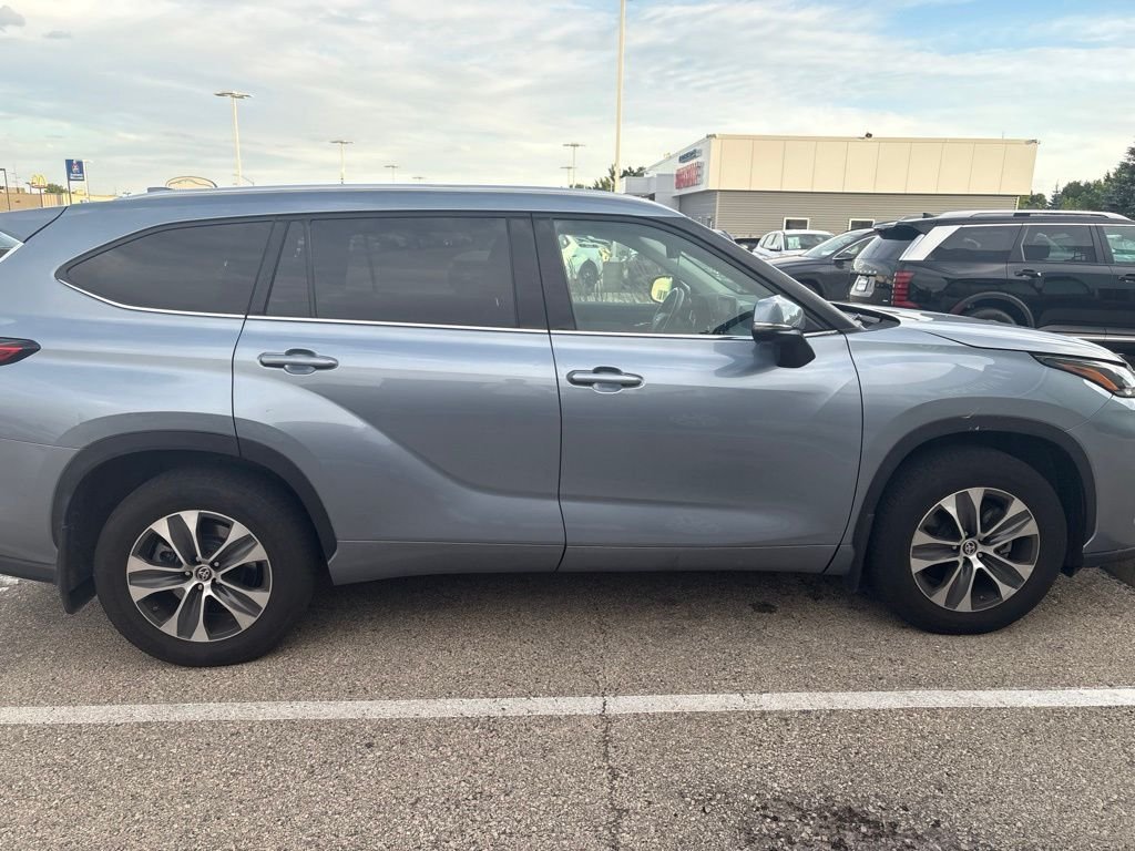 Used 2021  Toyota XLE image 5