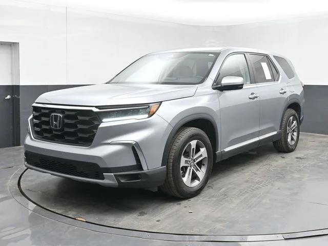 Certified Used 2023 Lunar Silver Metallic Honda 2WD EX-L 7P image 5