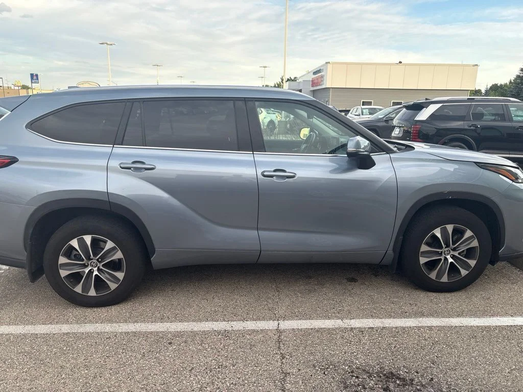 Used 2021  Toyota XLE image 5