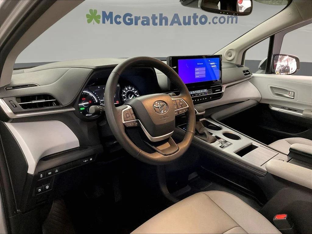 Used 2025 Silver Toyota XLE image 17