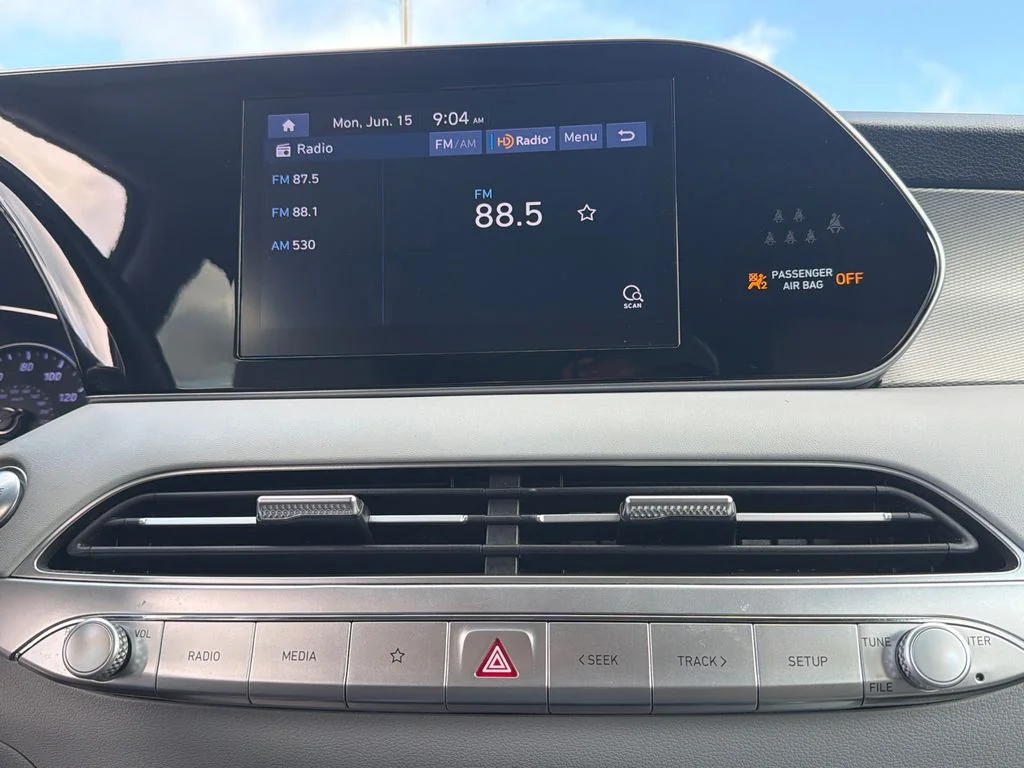 Used 2022 White Hyundai SEL image 28