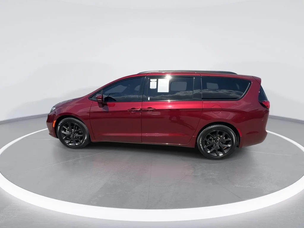 Used 2022 Red Chrysler Limited image 5