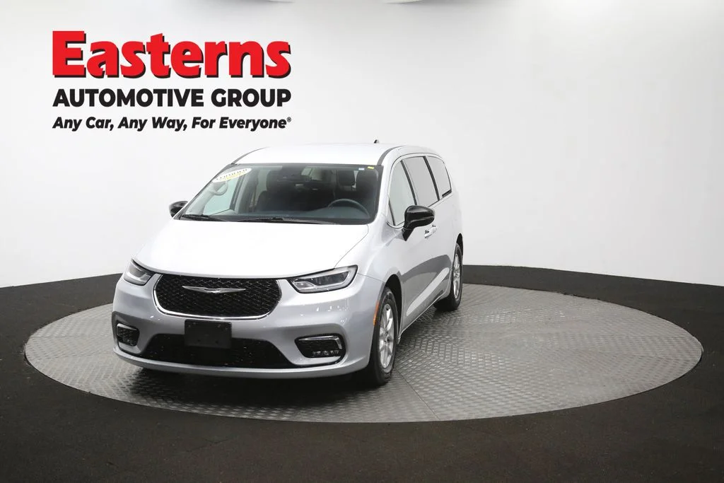 Used 2024 Silver Chrysler Touring L image 53