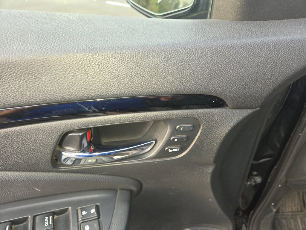 Used 2016  Honda Touring image 22
