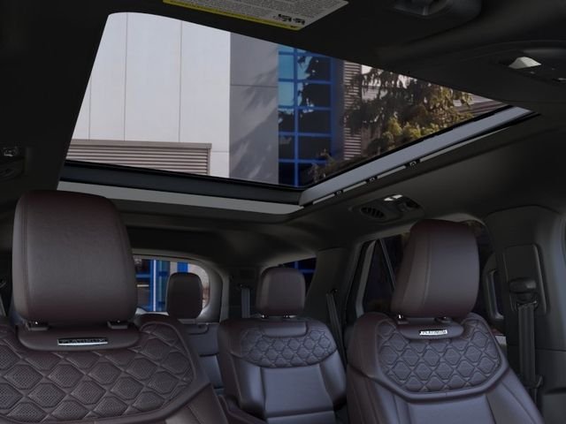 New 2026 Star White Metallic Tri-Coat Ford Platinum™ image 22