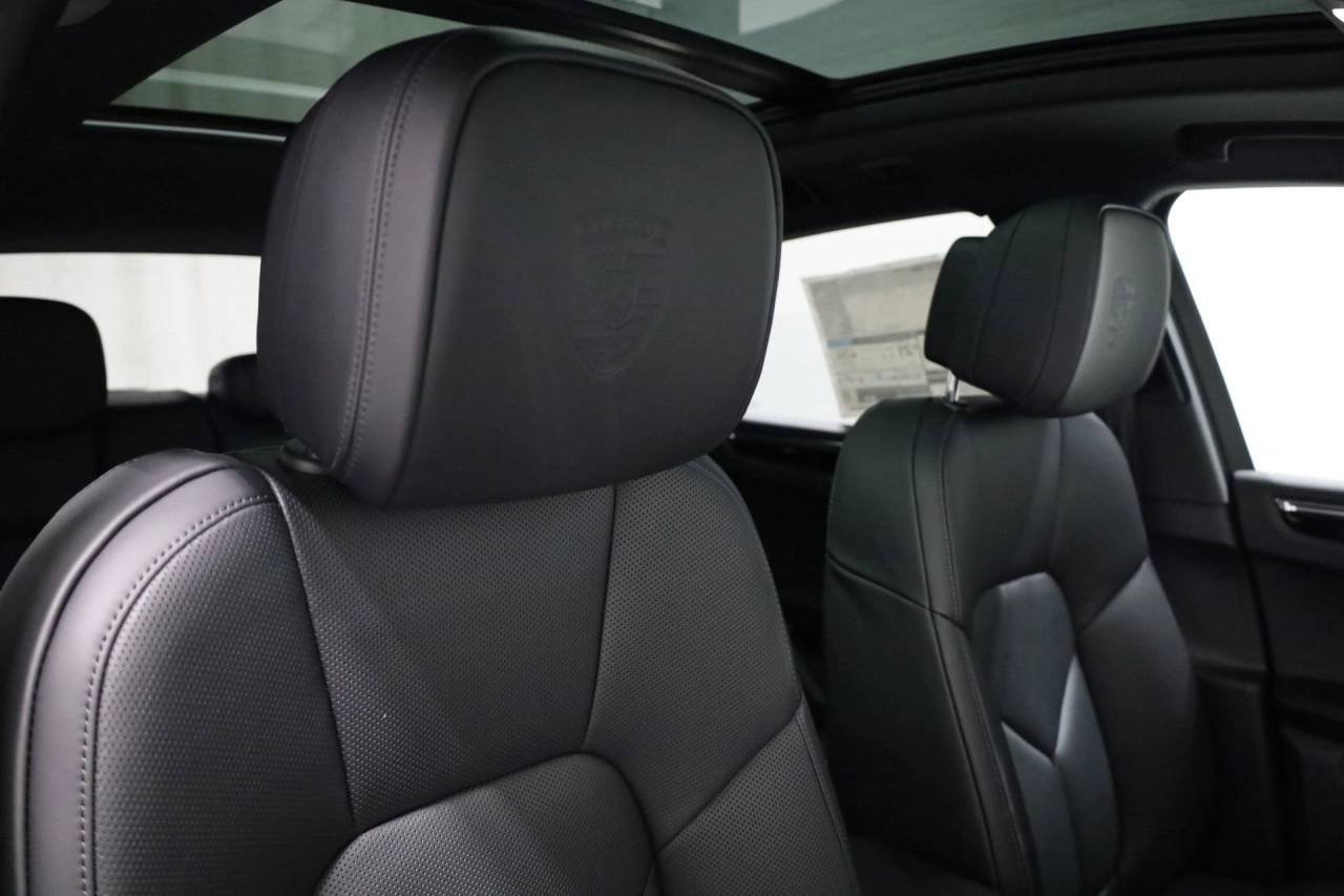 2026 Porsche Macan T - Photo 22