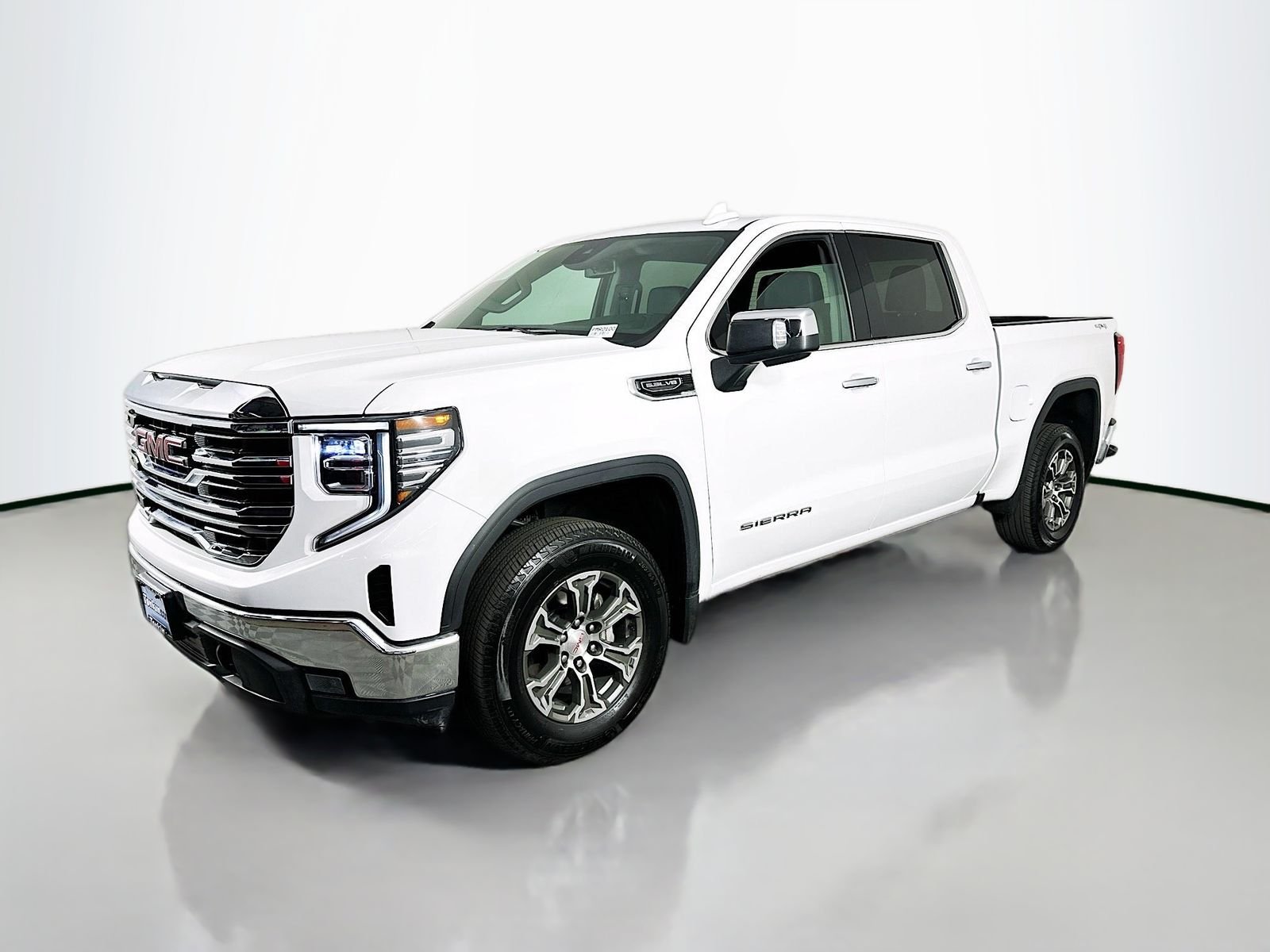Used 2025 Summit White GMC SLT image 3