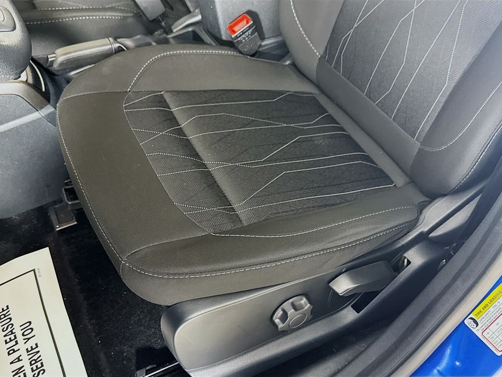 Used 2022 Lightning Blue Metallic Ford SE image 23