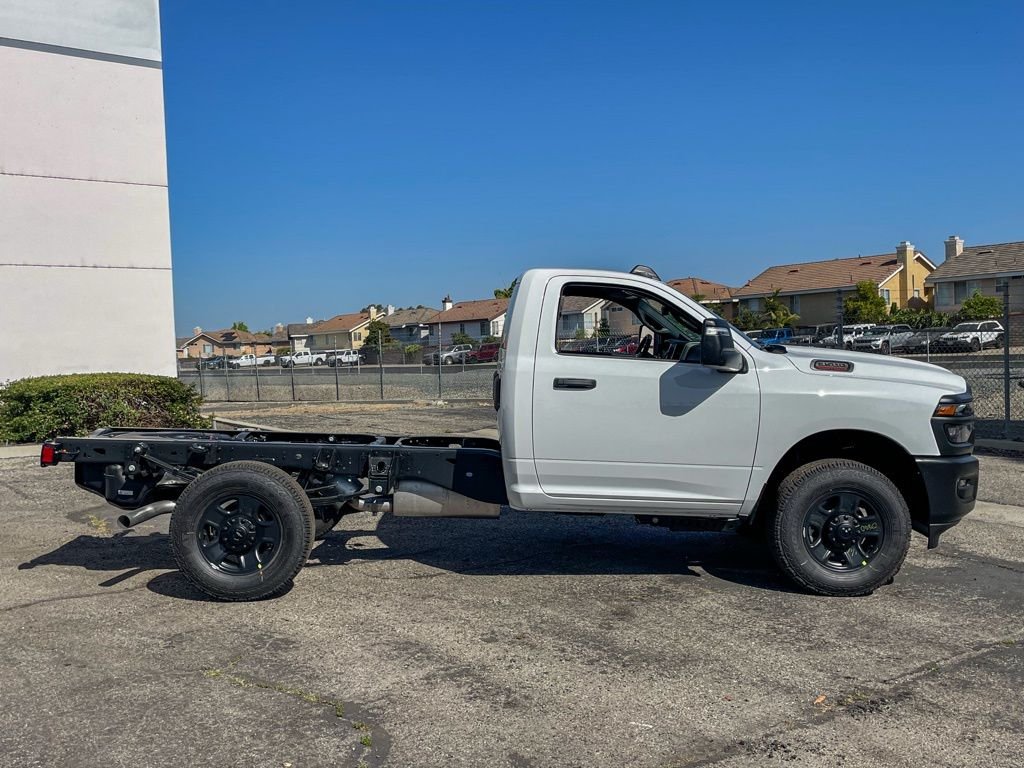 2025 RAM 3500 Chassis Tradesman - Photo 7