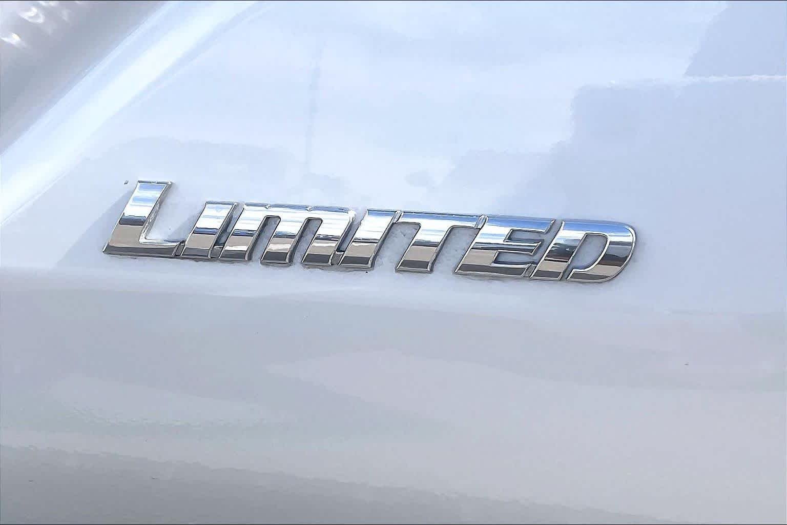 Used 2026 Wind Chill Pearl Toyota Limited image 10