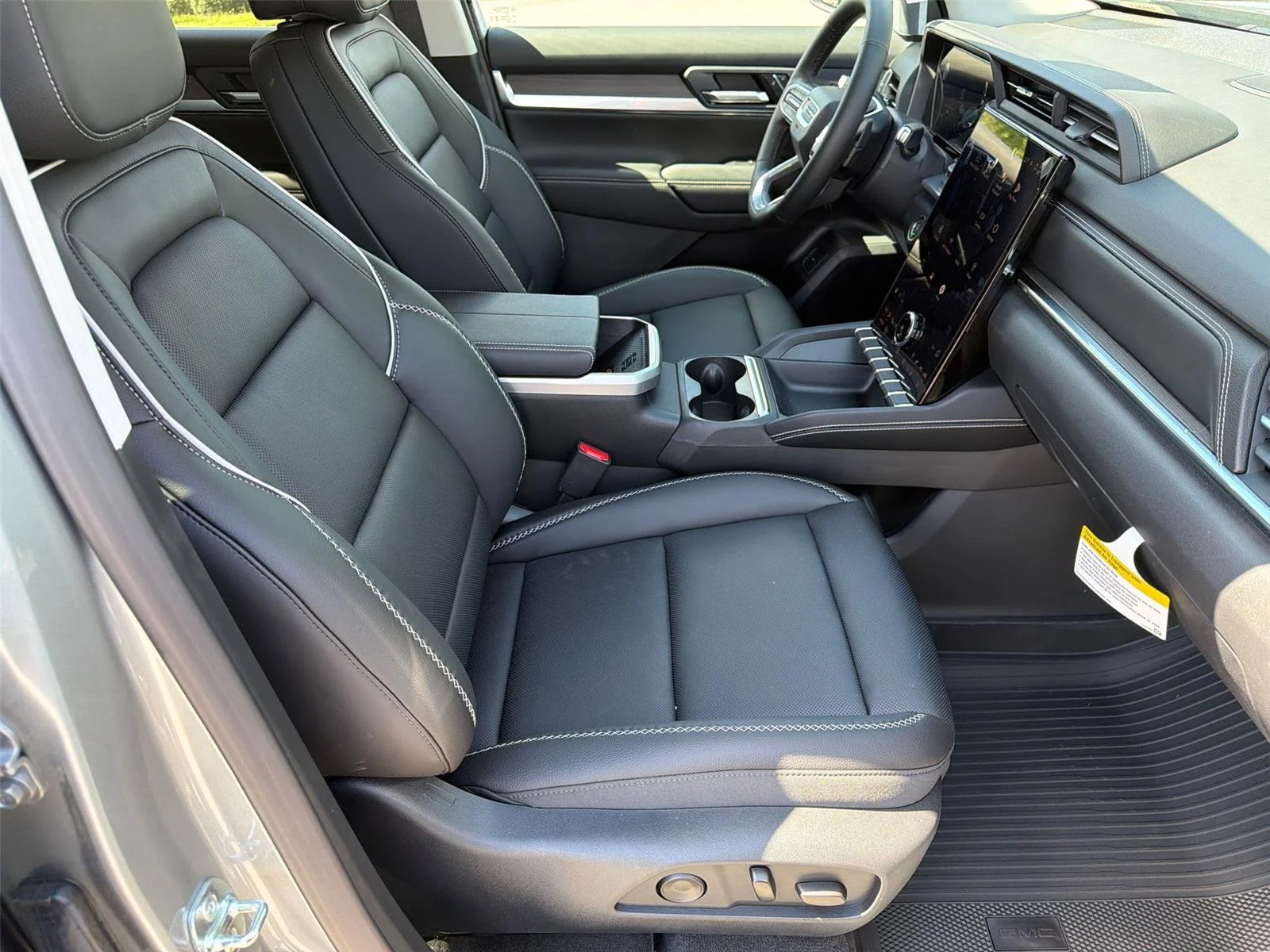 2026 GMC Terrain Denali - Photo 10