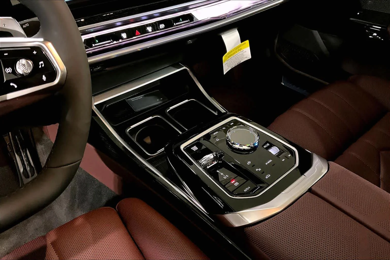 New 2026 Black Sapphire Metallic BMW 750e xDrive image 10