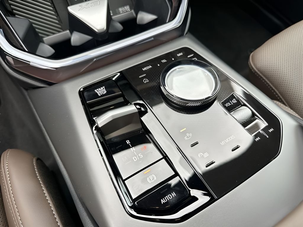 New 2026 Alpine White BMW 30 xDrive image 24