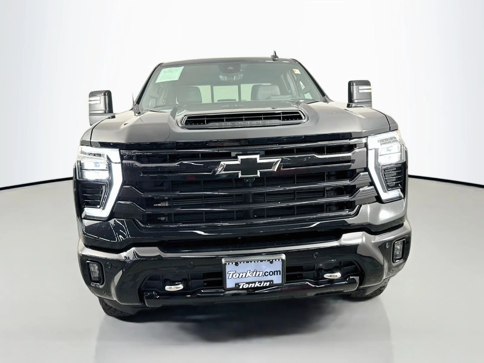 Used 2025 Black Chevrolet High Country image 2
