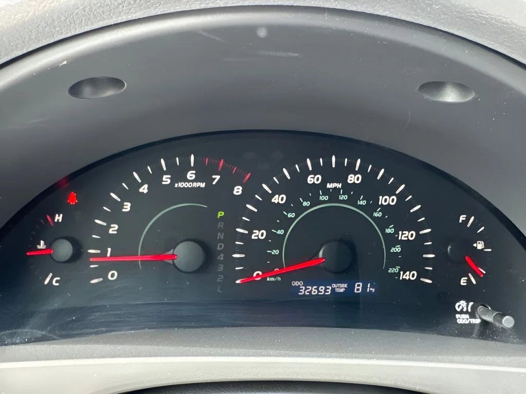 Used 2008 Gray Toyota LE image 19