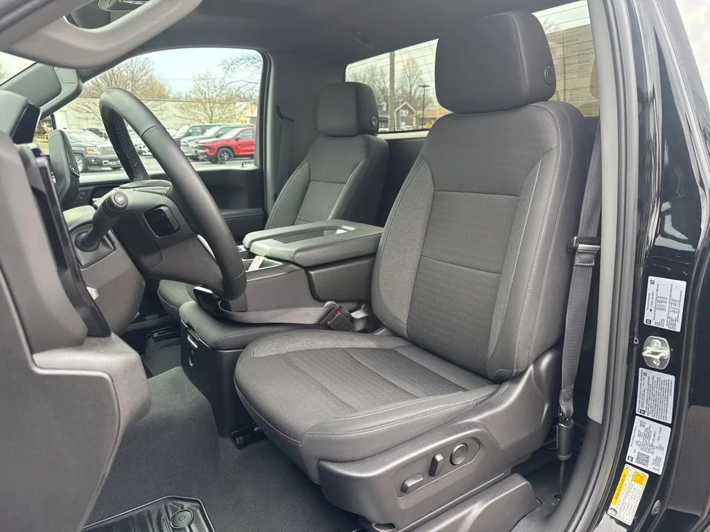 Used 2025 Onyx Black GMC SLE image 28