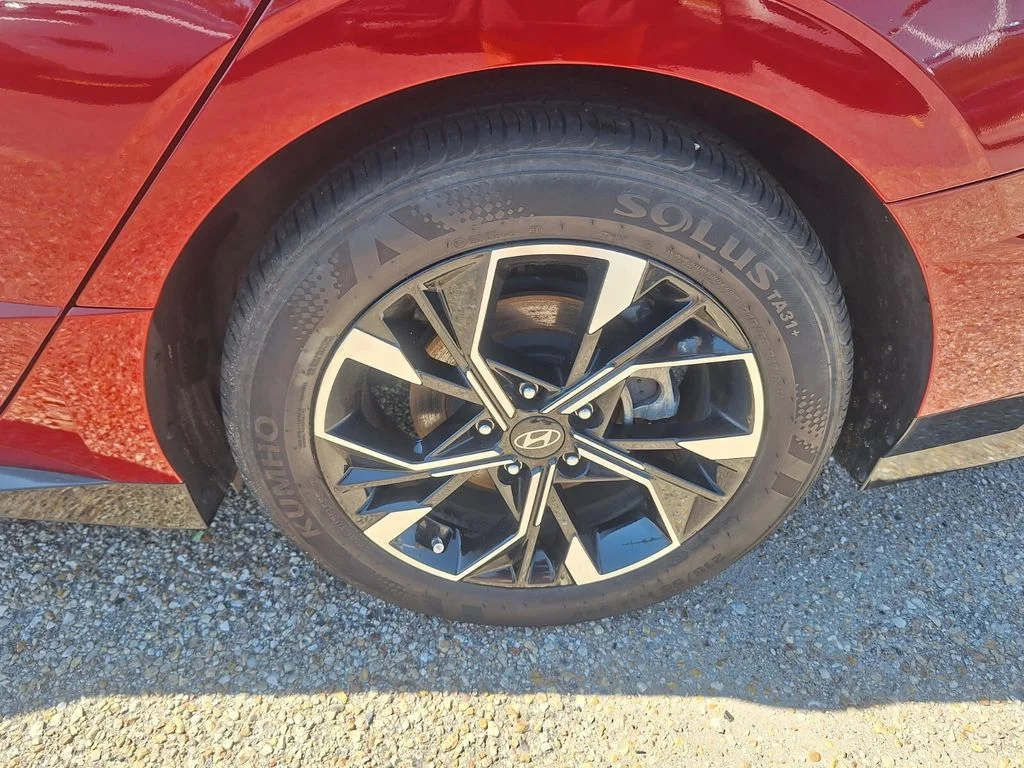 Used 2025 Red Hyundai SEL image 26