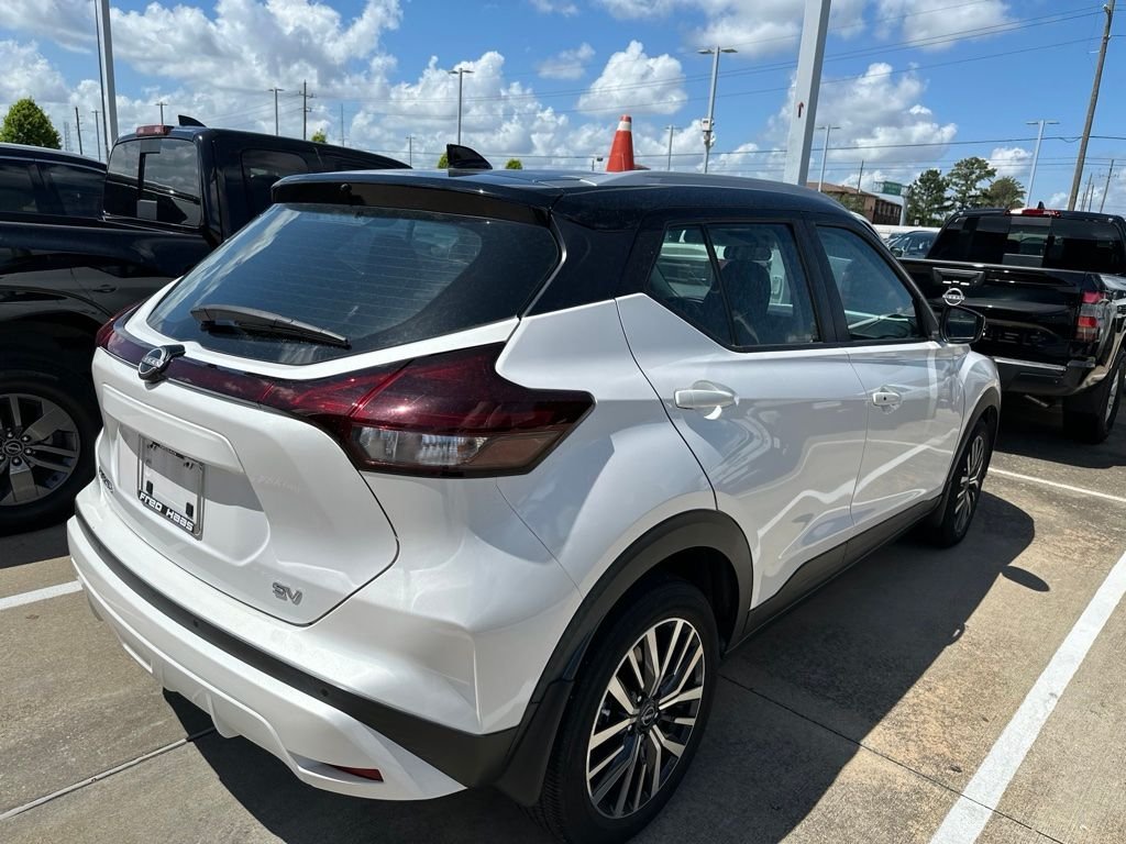 Used 2023 White Nissan SV image 2