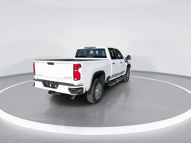 Used 2024 White Chevrolet High Country image 8
