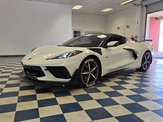 Used 2021 ARCTIC WHITE Chevrolet 3LT image 3