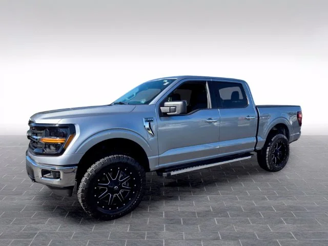 Used 2025 Silver Ford XLT image 3