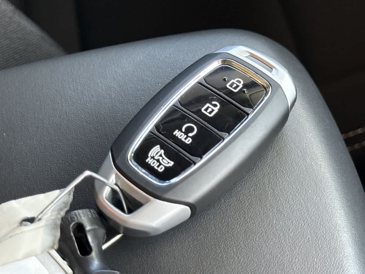 2025 Hyundai Venue SEL - Photo 28