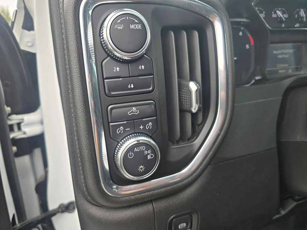 Used 2023 White GMC SLE image 24