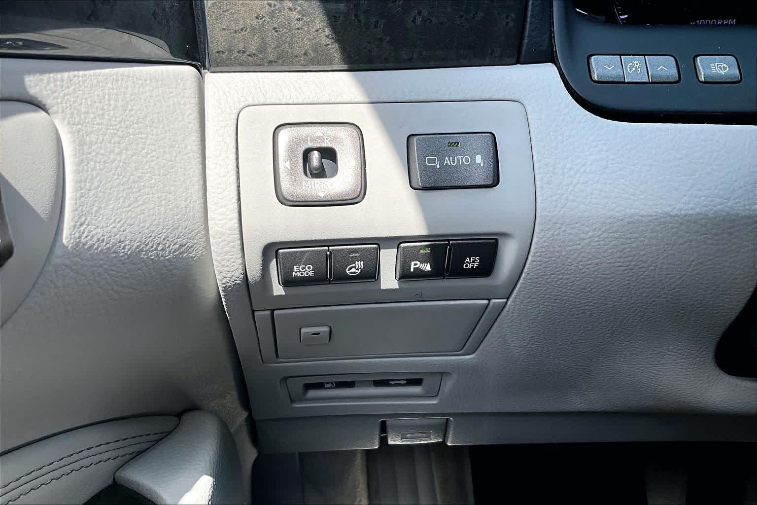 Used 2012 Obsidian Lexus  image 33