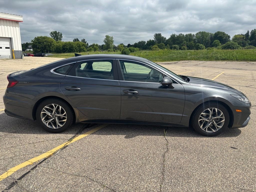 Used 2023 Silver Hyundai SEL image 7
