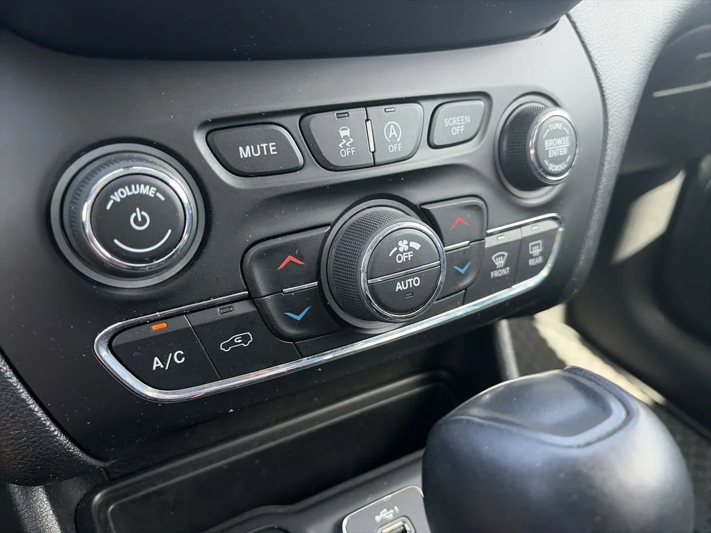 Used 2019 Gray Jeep Trailhawk image 25