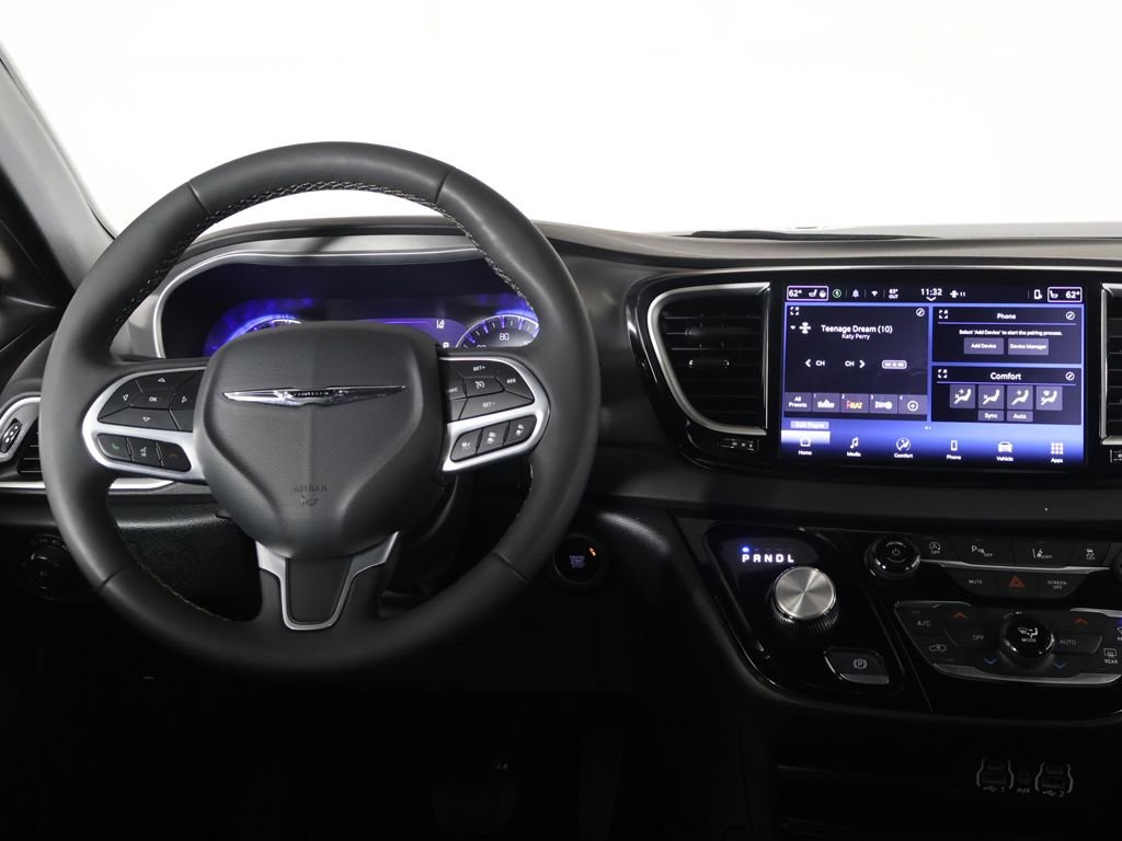 2025 Chrysler Pacifica Select - Photo 31