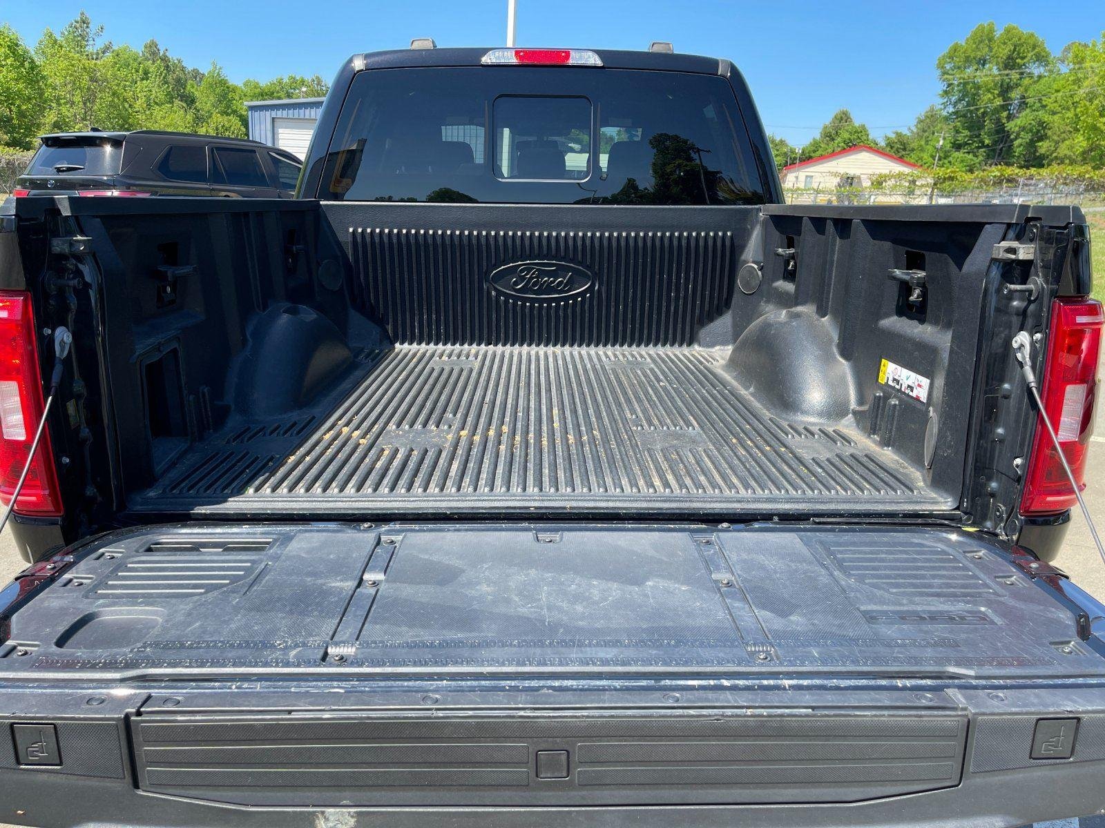 Used 2023 Agate Black Ford XLT image 36
