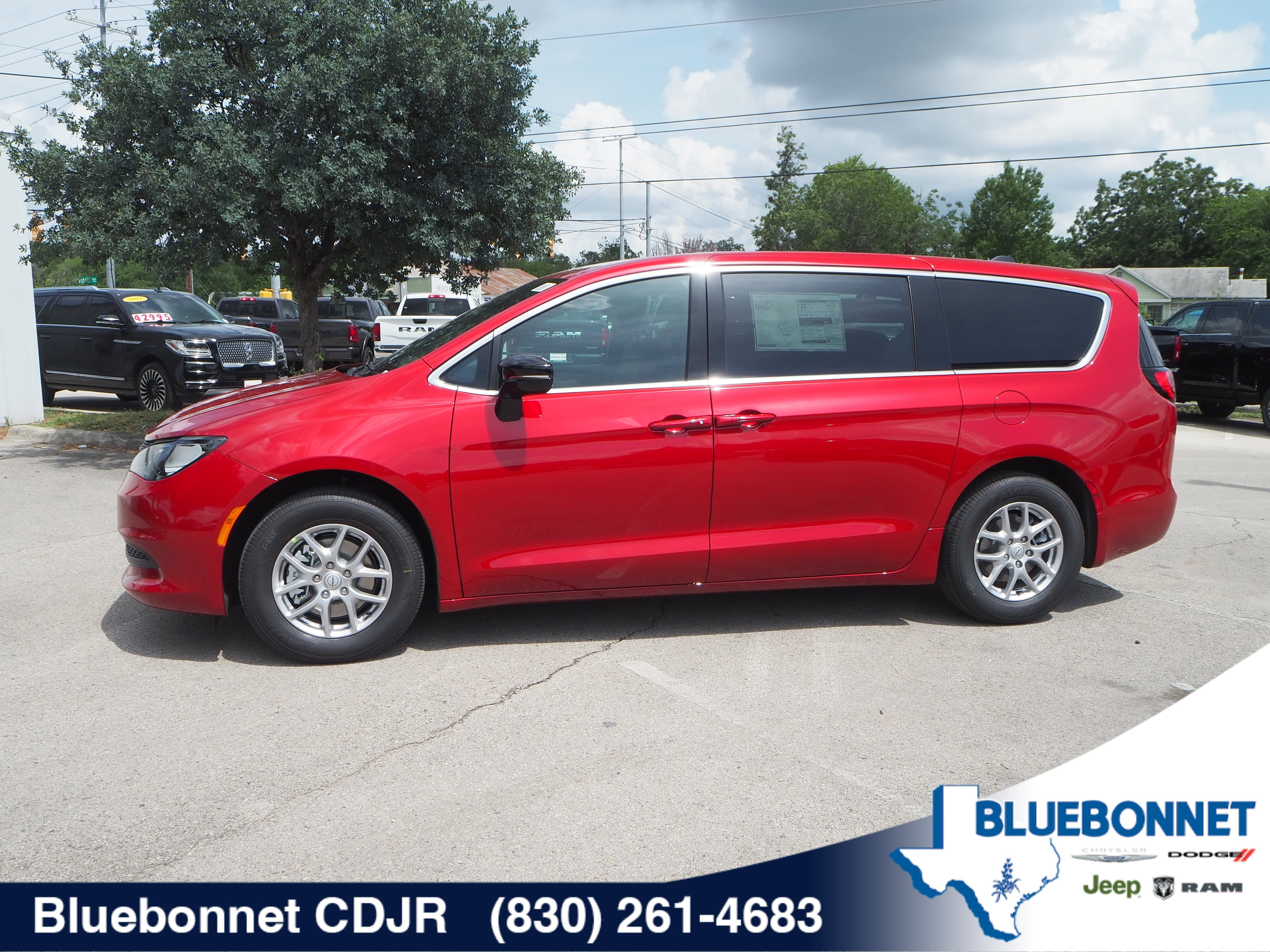 2025 Chrysler Voyager LX's photo