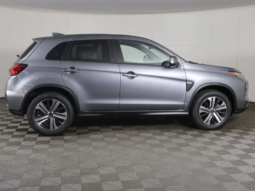 New 2026 Gray Mitsubishi 2.0 ES image 15