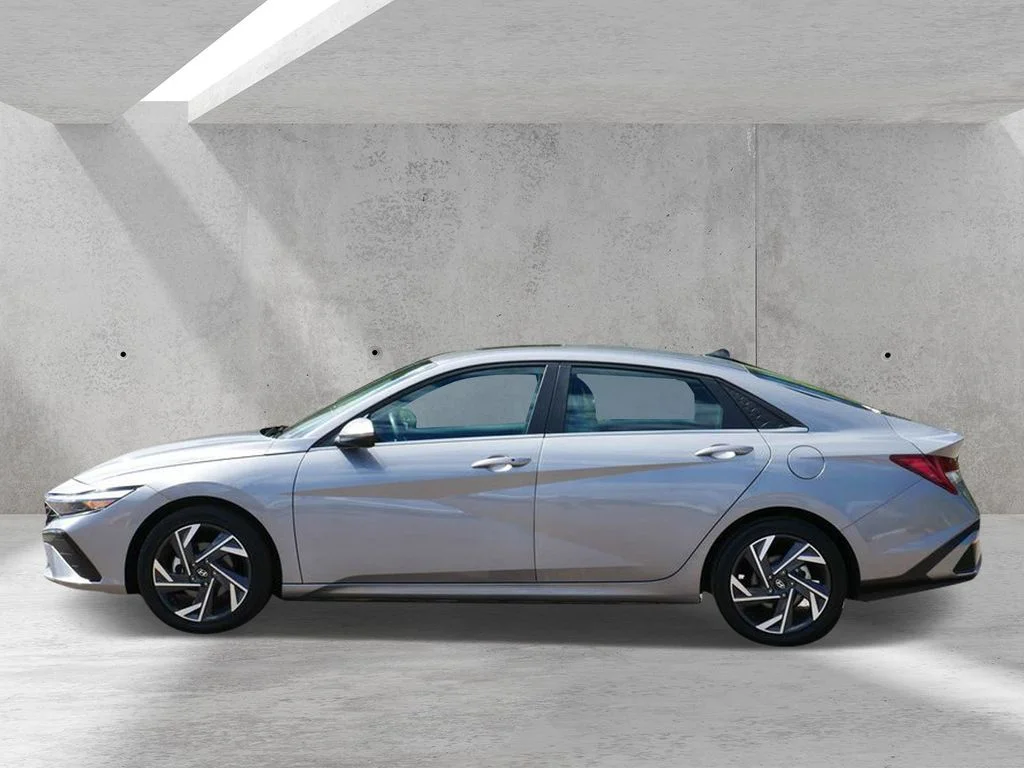 Certified Used 2025  Hyundai SEL Convenience image 5