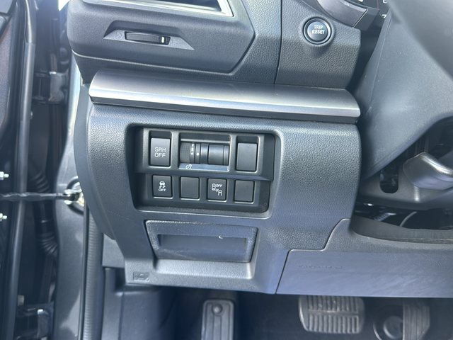 Used 2019 Gray Subaru 2.0i Limited image 28