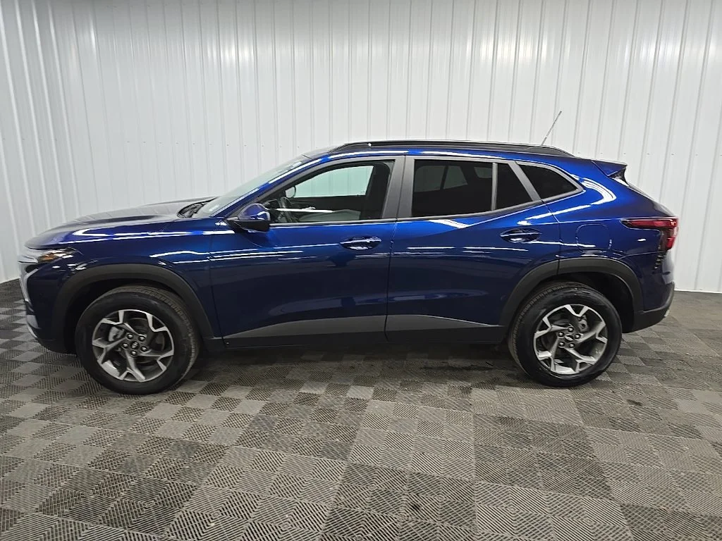 Used 2024 Blue Chevrolet LT image 5