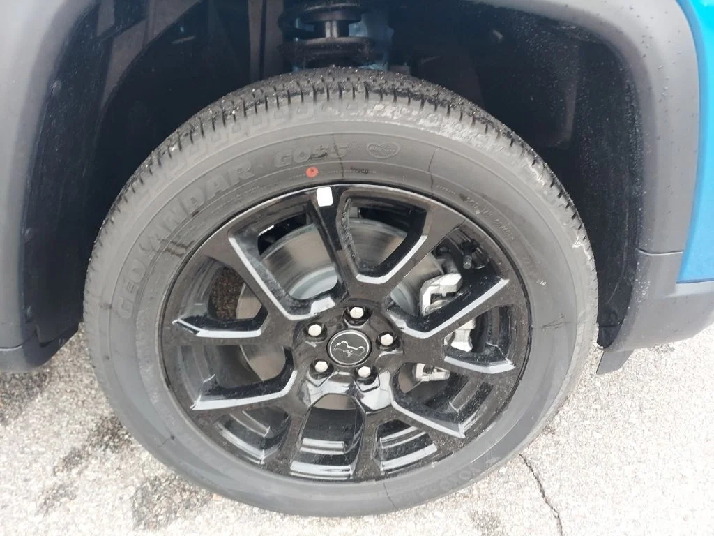 New 2026 Hydro Blue Pearlcoat Jeep Latitude image 9