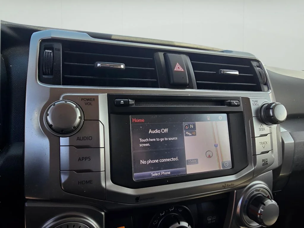 Used 2014 Super White Toyota SR5 image 17