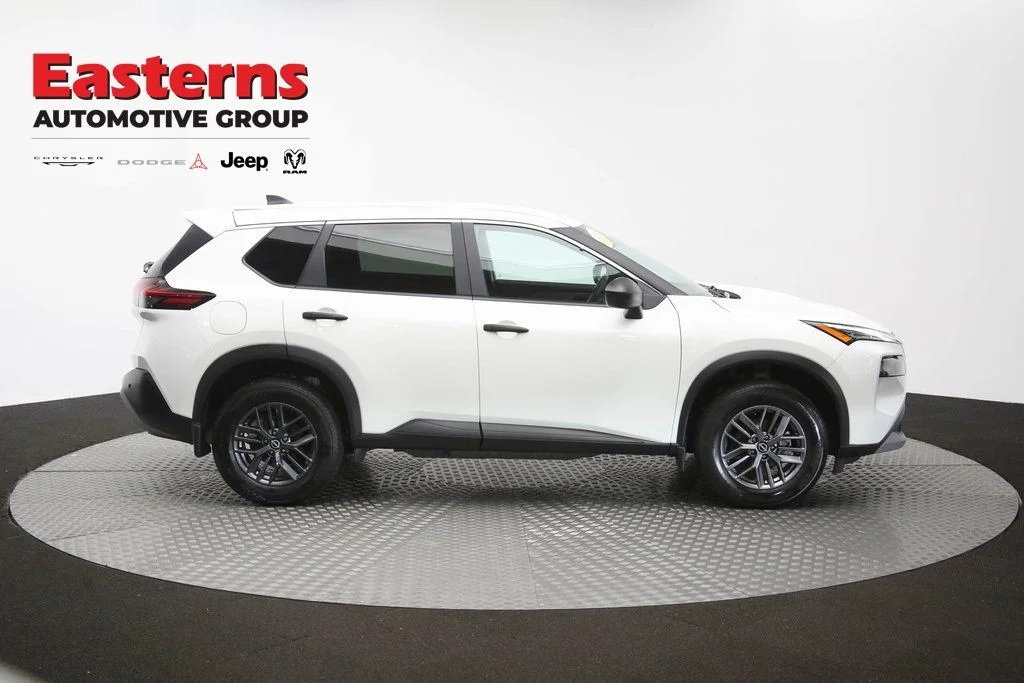 Used 2023 White Nissan S image 47