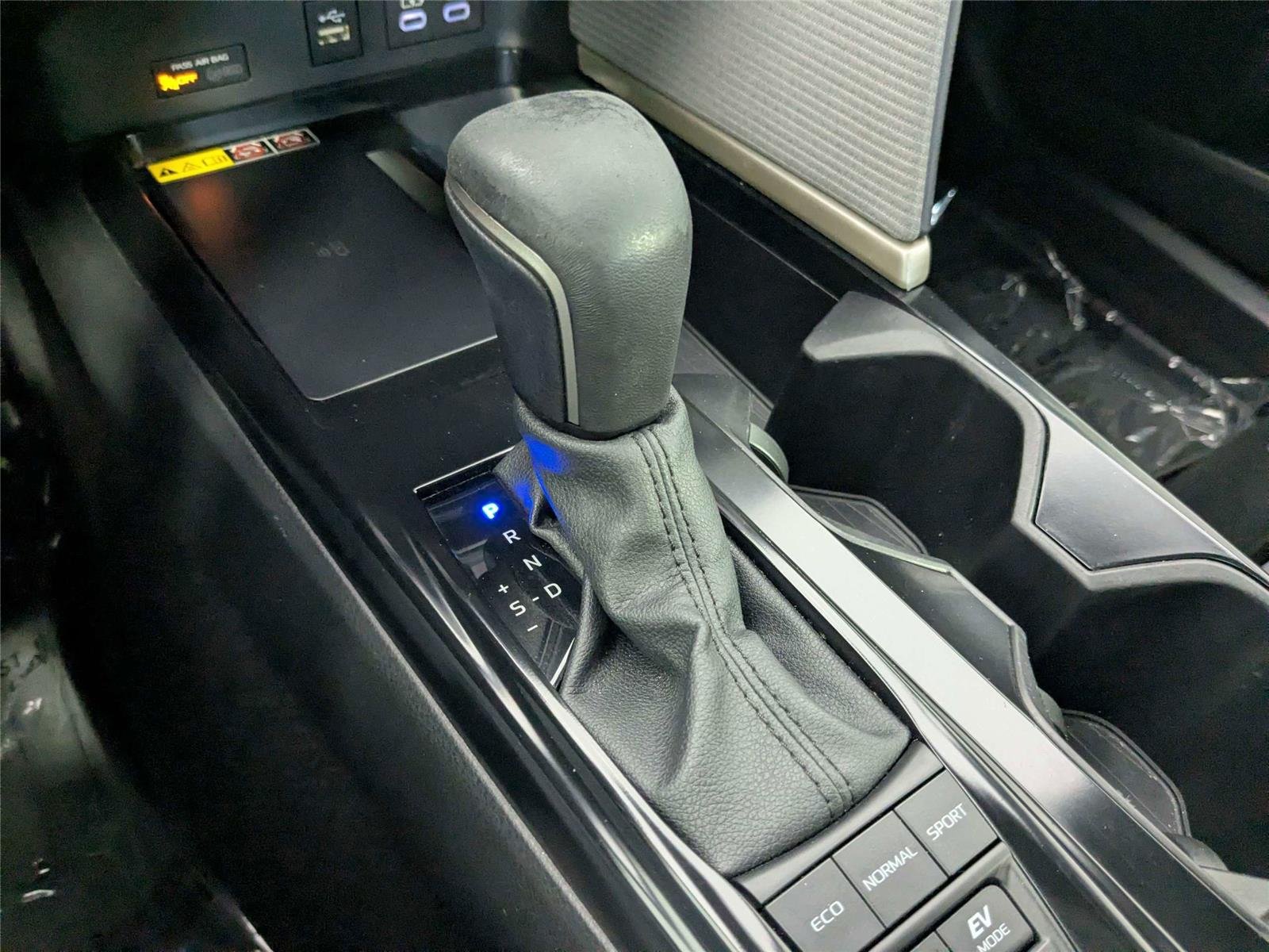 Used 2025 Ice Cap Toyota SE image 25