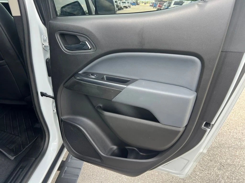 Used 2021 White Chevrolet Z71 image 15