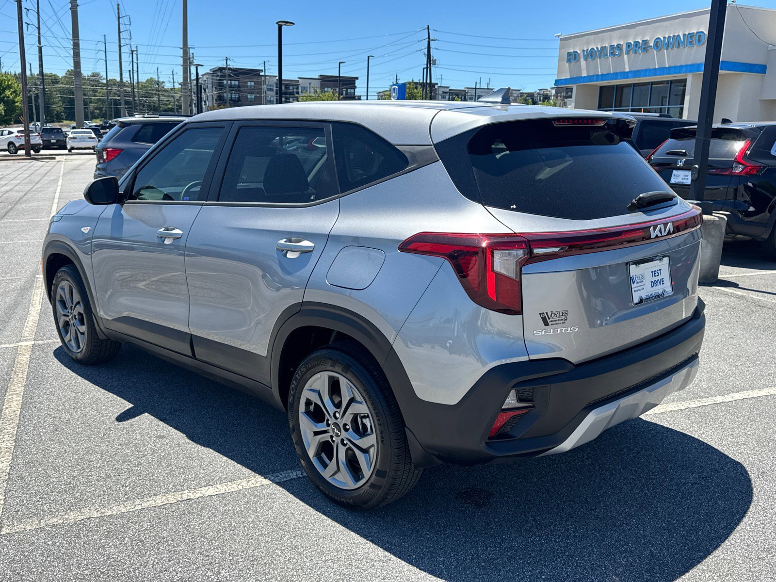 Used 2025 Steel Gray Kia LX image 5