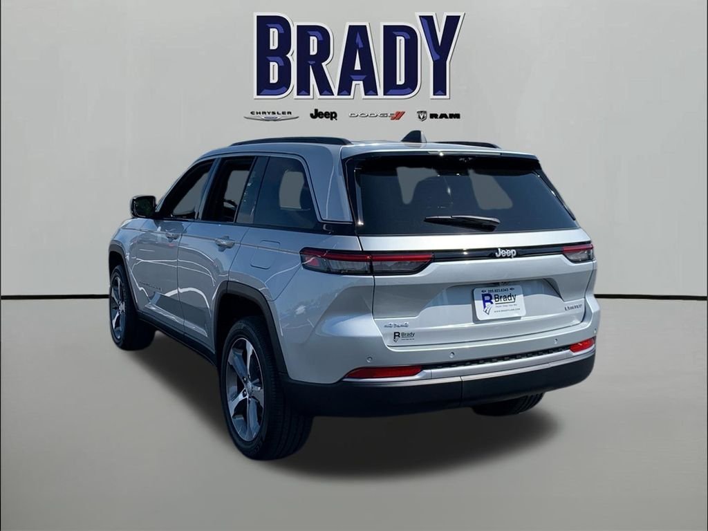 New 2026 Silver Zynith Exterior Paint Jeep Limited image 5