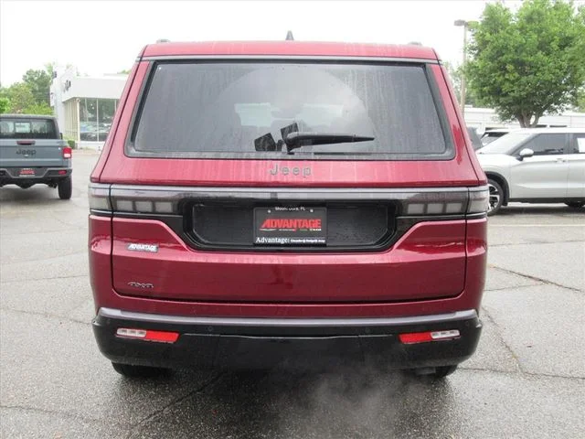 New 2026 Velvet Red Pearl-Coat Exterior Paint Jeep Limited Reserve image 6