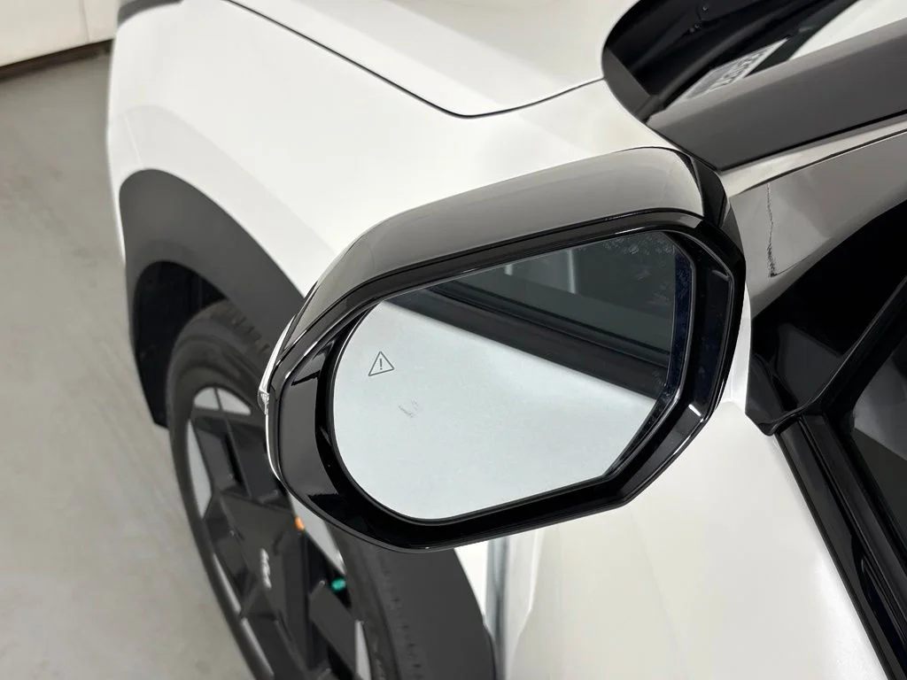 New 2027 Snow White Pearl Kia EX image 14