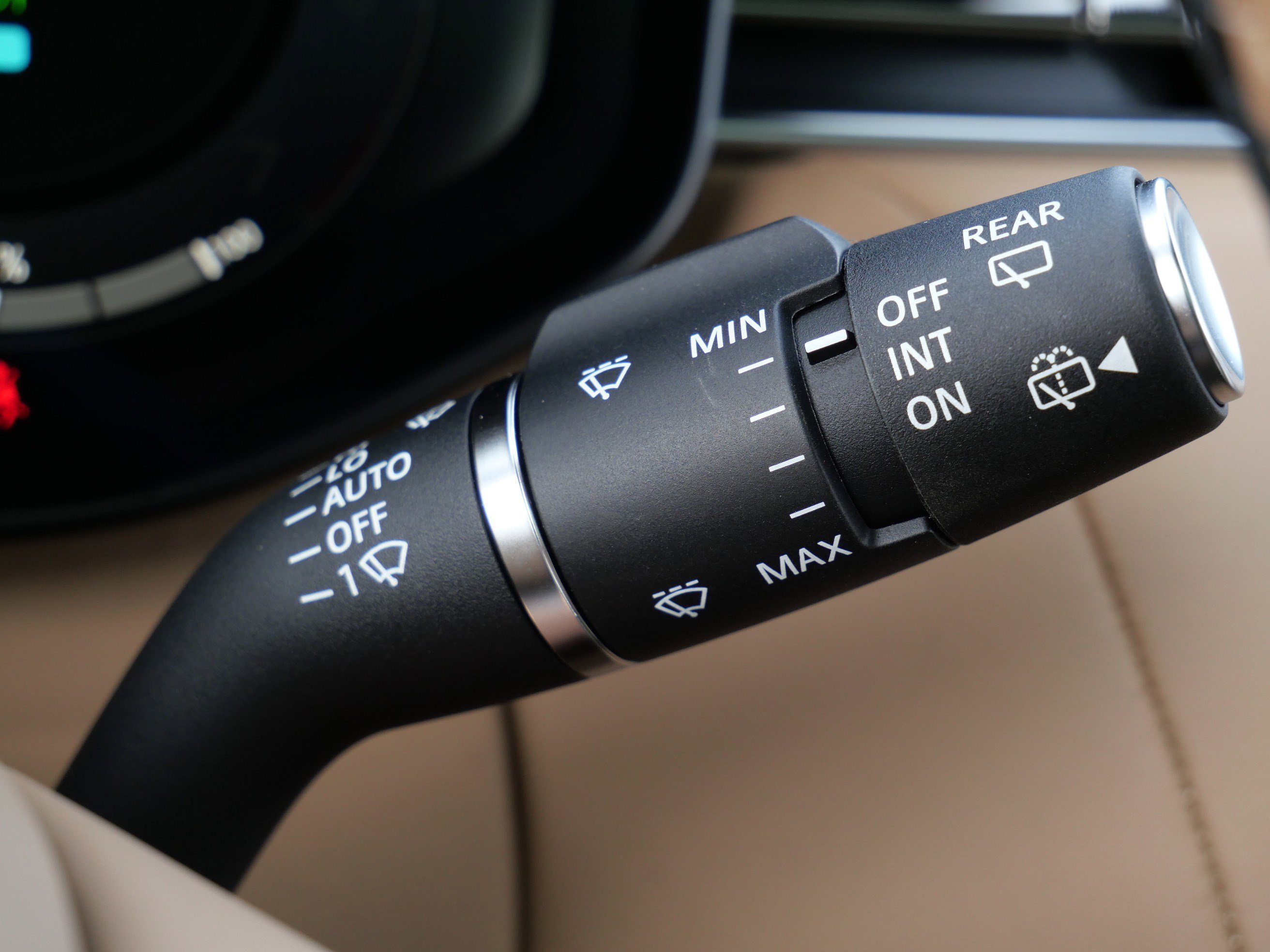 Used 2026 Ostuni Pearl White Premium Metallic Land Rover Autobiography image 30
