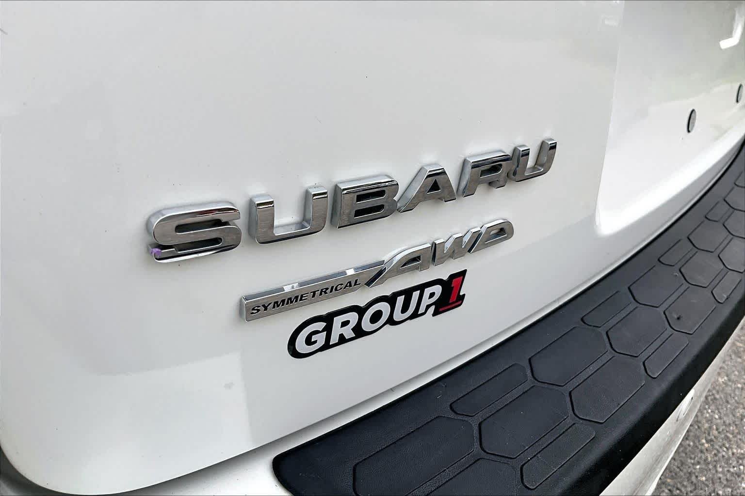 Used 2019 Crystal White Pearl Subaru  image 10